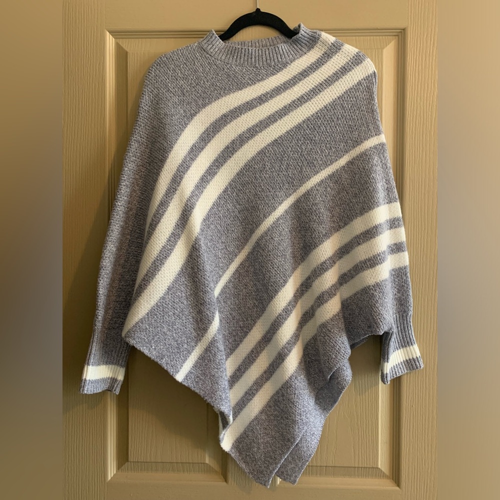 SHEIN Clasi Striped Pattern Batwing Sleeve Asymmetrical Hem Knit Women’s Poncho